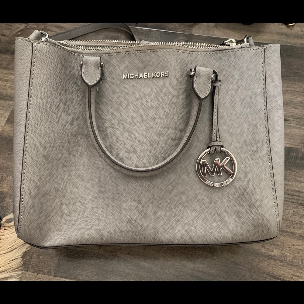 💲⬇️ PRICE DROP ⬇️💲Grey Michael Kors Purse